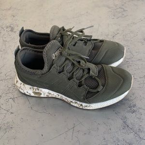 Like new women’s ASICS shoes. Only wore 2-3 times.